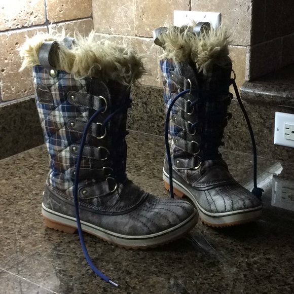 Sorel Shoes - Distressed Sorel boots size 7